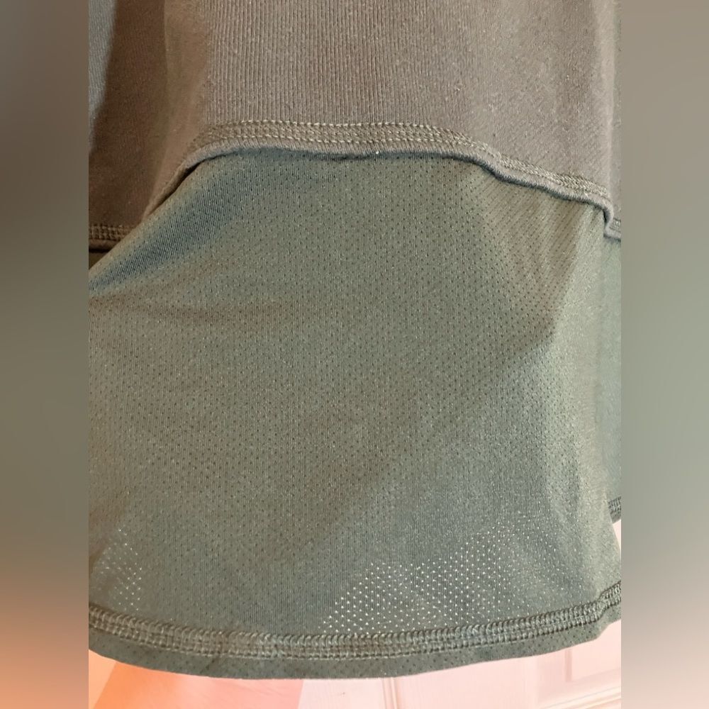 Avia Hunter Green blouse, sheer detail, tie back, excellent condition, size S - Picture 2 of 4